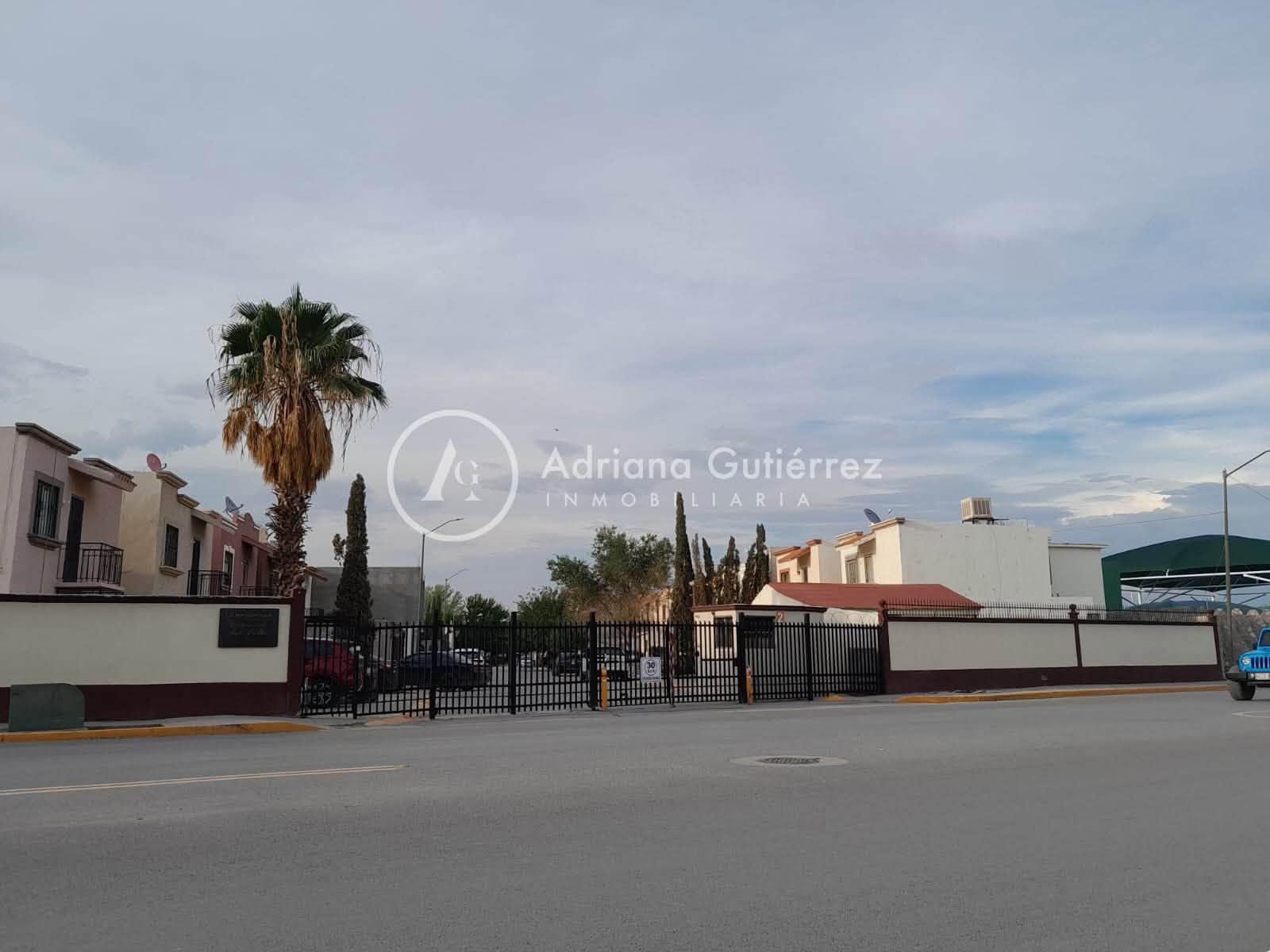 RENTA DE CASA EQUIPADA Y AMUEBLADA EN COLONIAL DEL VALLE
